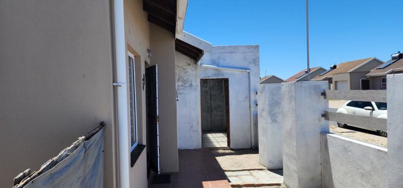 2 Bedroom Property for Sale in Pelikan Park Western Cape